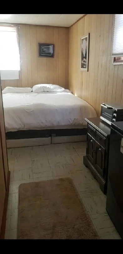 Room available for short term, near Chinook mall / LRT Image# 1