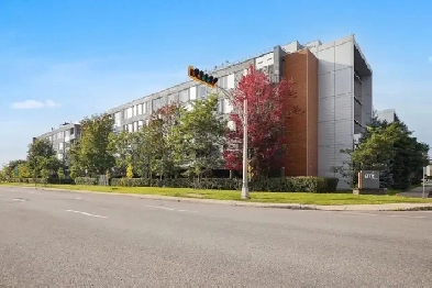4 1/2 à vendre / Beau condo CITÉ DIX30 avec 1 stationnement int. Image# 10