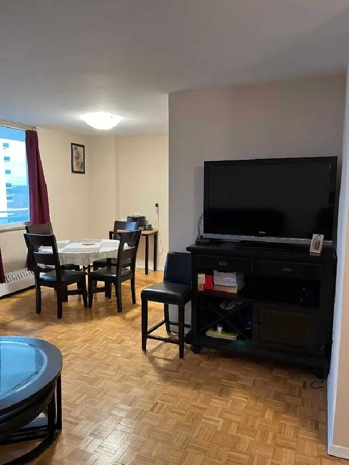 room for rent in City of Toronto,ON - Room Rentals & Roommates
