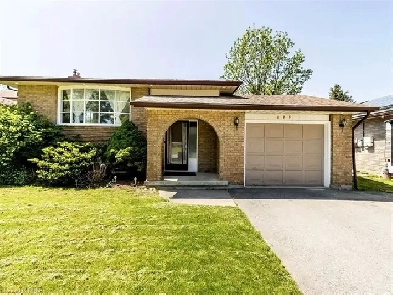 Spacious 5-Bed Bungalow Near University of Waterloo Image# 1