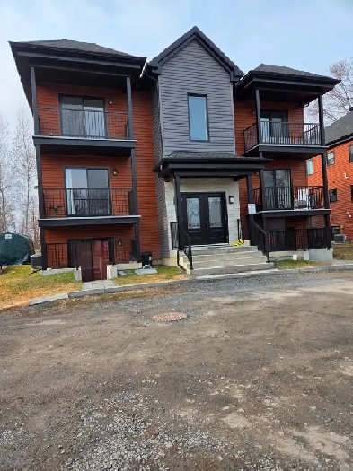 LANCASTER, ON - EXECUTIVE STYLE 2 BDRM Image# 3