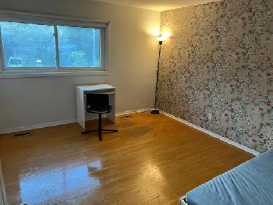Bright & Spacious Room for Rent – Luxury Mississauga Home Image# 1