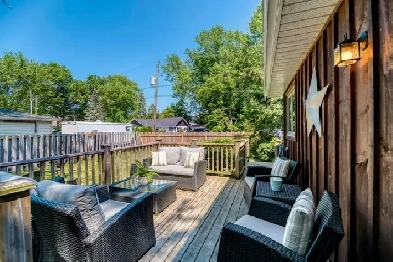 BRIGHT'S GROVE STEPS FROM LAKE HURON Image# 1