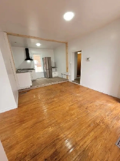 'BRIGHT, CLEAN, 2 BEDROOMS APARTMENT, $1.800   Hydro Kitchener Image# 1