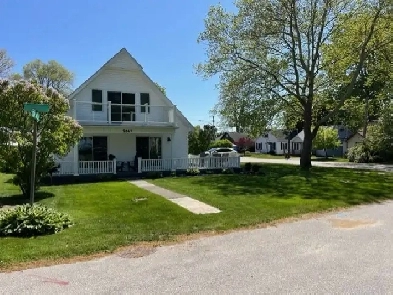 Gorgeous Executive Lakeview Cottage Brights Grove Utilities Inc! Image# 8