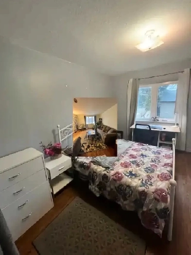 private spacious furnished  room available Image# 1