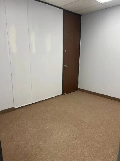 BEAUTY SALON ROOM RENTAL IN NORTH YORK /NO LAST MONTH Image# 1