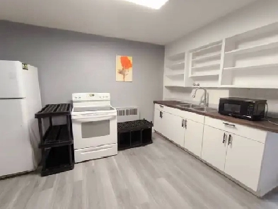 Step to Bus Stop Room for Rent Victoria Park/St.Clair Image# 5