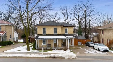 CENTURY HOME LOCATED IN BEAUTIFUL LAMBTON SHORES Image# 1