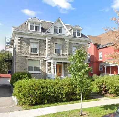 Fully Furnished Room with Private Washroom Near UOttawa Image# 3