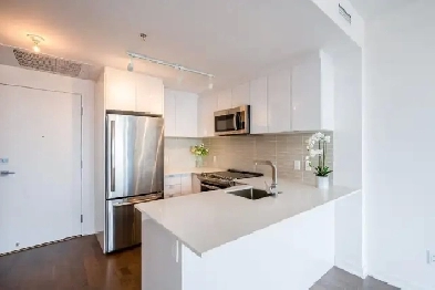 Montreal  Condo in the Heart Of DT 3 1/2 on 15 floor for rent. Image# 2