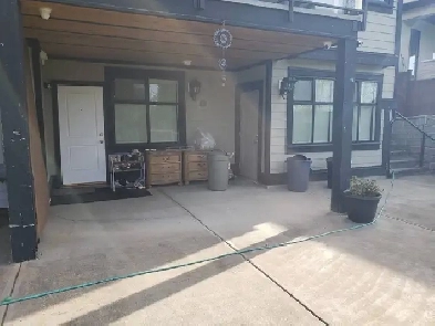 $2000/ 2Bed - 1 Bath Walkout BSMT (New) Available Image# 3
