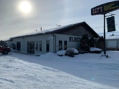 For Rent: Commercial Building in N. Battleford Image# 1