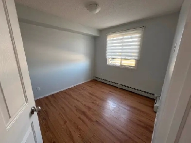 SW 1 room in 2 bedroom apartment with your own bathroom Image# 2