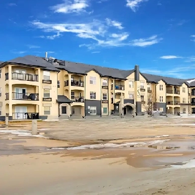 Top Floor Condo – Bright, Spacious, Move-In Ready! Image# 1