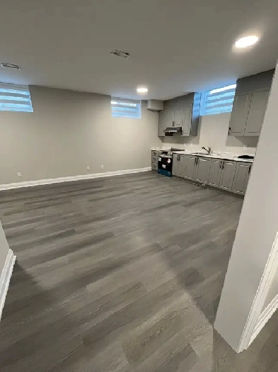 High ceiling basement: Spacious Hall   2 bedrooms from May 1 Image# 5