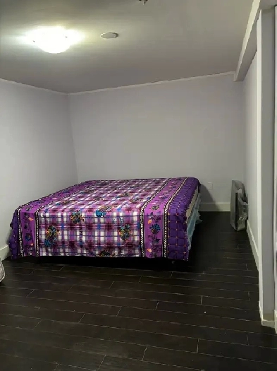 Sharing room available for rent Image# 9