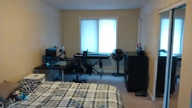 May-LRG 20X10 Foot ROOM-10m/Algonq-30m/Carleton-Furn-VIDEOS Image# 1