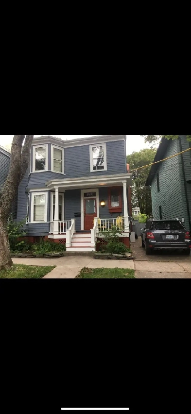 2 bedroom apartment 1548 Henry street. Top floor Image# 1