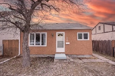 OPEN HOUSE! Cute n Cozy Remodelled Bungalow w/ Detached Garage! Image# 1