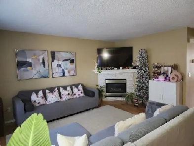 End-Unit Townhouse in Evergreen Image# 2