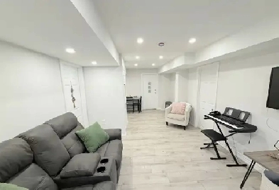 Modern Above-Grade Basement Suite Image# 1