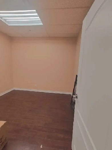 2 Office available for rent Image# 1