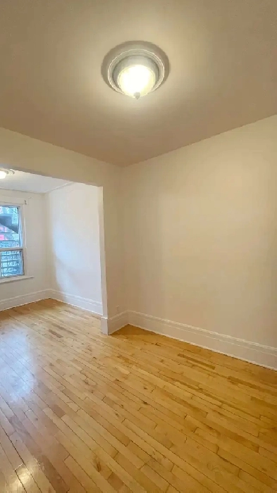 7 1/2 apartment with exceptional location in the heart of the Pl Image# 8