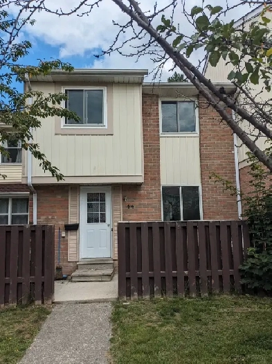 Student House for Rent. 10 Min Walk to UTM!! Image# 1