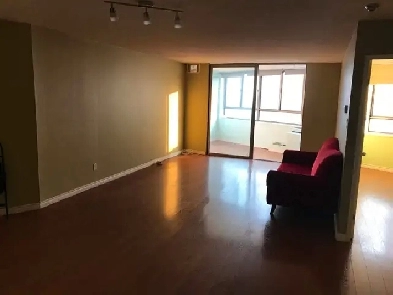Spacious 1 Bed Room   Den($2500), Internet, Water, Cable TV Incl Image# 4