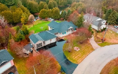 Waterfront luxury living Image# 1