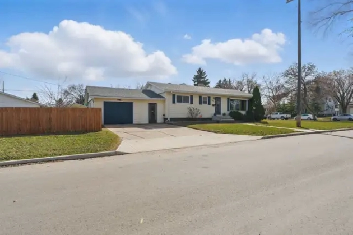 An Absolute GEM! $50,000 of upgrades! in Edmonton,AB - Houses for Sale