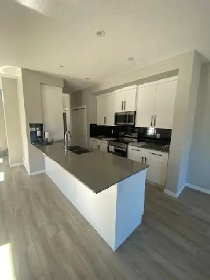 3 Bed / 2.5 Bath SW Single Family Home with Double Garage Image# 4