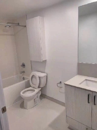 DT new condo 1 bed 1 den for rent start at May 1 2025 Image# 8