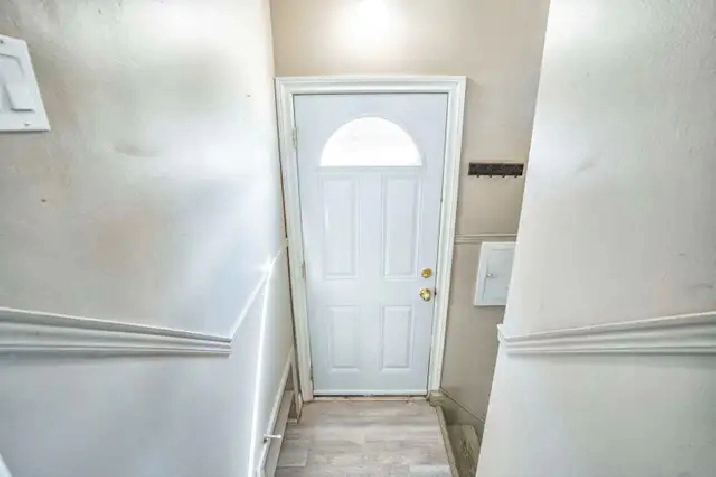 2 Bdrm 1 Bath Bsmt! Great Location! in City of Toronto,ON - Apartments & Condos for Rent