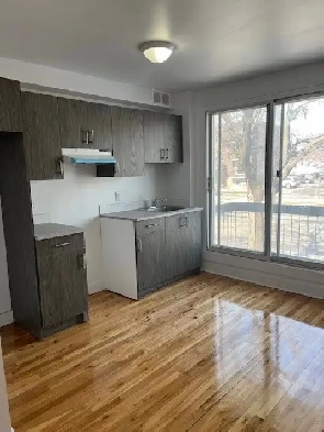 2 1/2 - Metro Concorde – Renove - Poile et Frigo Image# 1