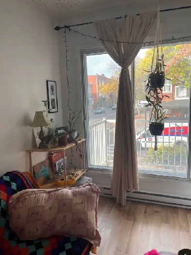 Room for rent May 1st // Chambre a louer 1er mai Image# 1