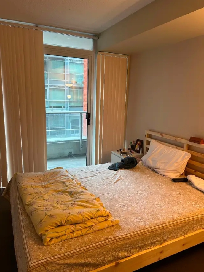 Modern 1 Bedroom Den, 2 Bathroom Apartment | $2,900/month | 21 in City of Toronto,ON - Apartments & Condos for Rent