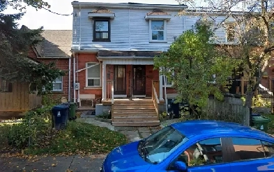 Charming 3-Storey Home with Backyard Steps from Riverdale park! Image# 4
