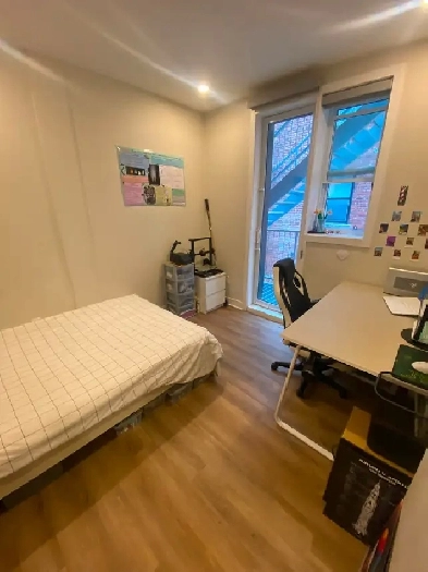 Sous location 1 chambre au centre-ville - Downtown room sublease Image# 1