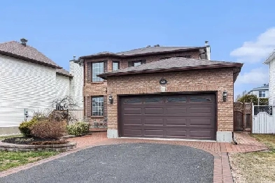 Carpet-free 4 bedroom home nearby many amenities Image# 1