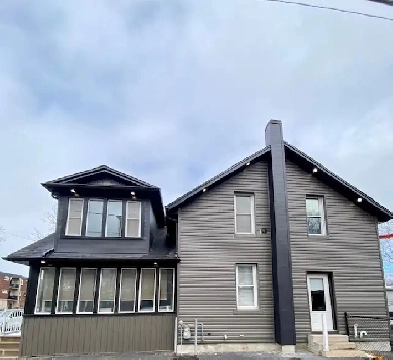 SPACE FOR RENT ON KING ST E KITCHENER,SMALL STAND ALONE BUILDING Image# 1