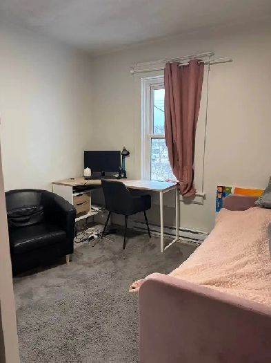 Large 3 bedroom apartment Image# 8