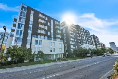 TRÈS GRAND CONDO 1 CHAMBRE - CENTRE VILLE Image# 1