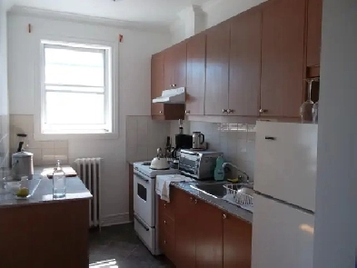 Renovate clean and bright 4 1/2 apartment with 2 bedrooms in NDG Image# 1