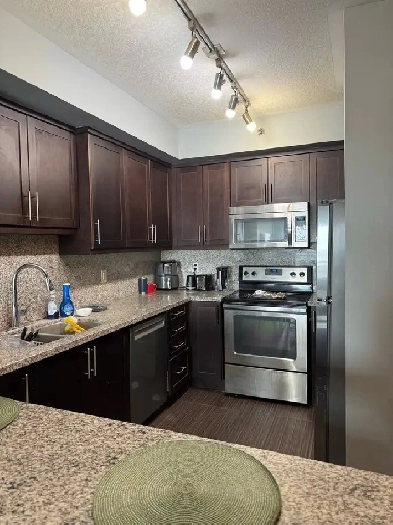 Lease: (May-Aug) 1 Room w/Bathroom - Shared Accommodations Image# 1