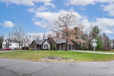 2 GARAGES ! PROPRIÉTÉ 2019 CLÉ EN MAIN ! VENEZ VOIR ! Image# 3