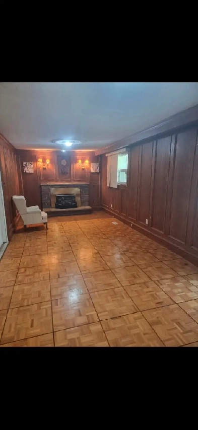 One large private bed room in sharing property. Image# 1