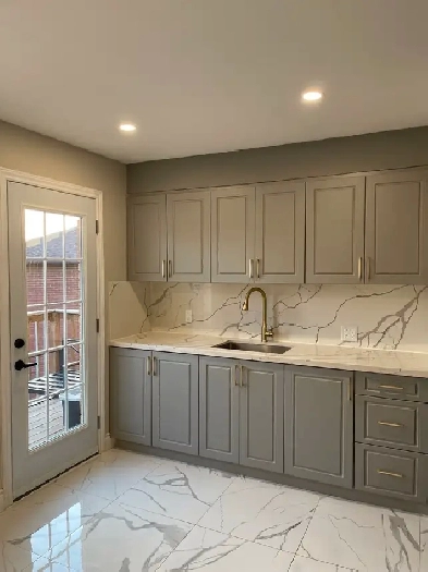 Newly renovated luxury 2 bedroom suite- Prime Location Image# 1