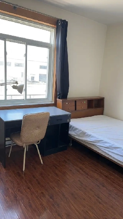 Room for rent: all inclusive, 750/mois, 4 mins to Metro Vendome Image# 7